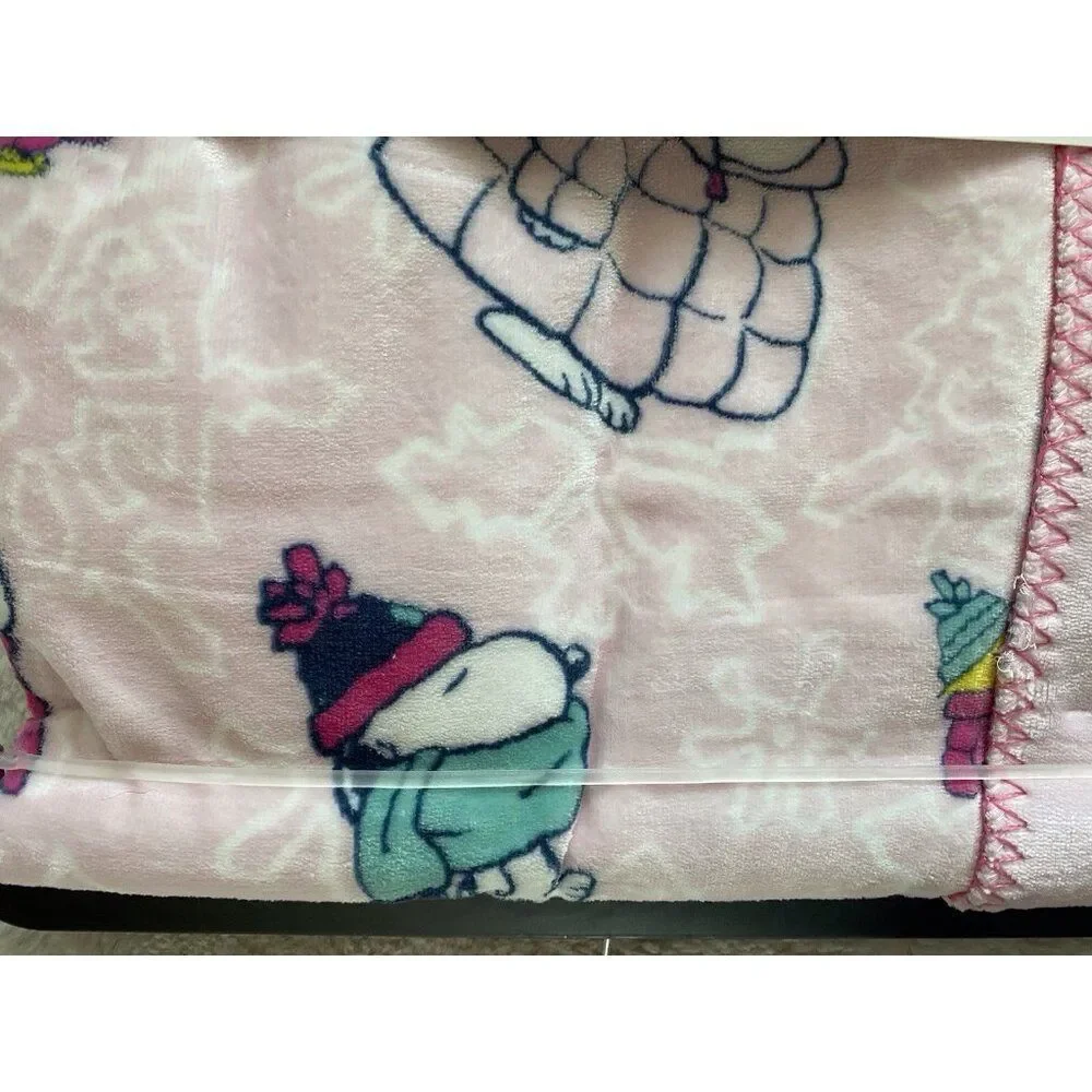 Peanuts Snoopy Woodstock Puffer Jacket Puffy Coat Throw Blanket 50‎ X 70” Pink